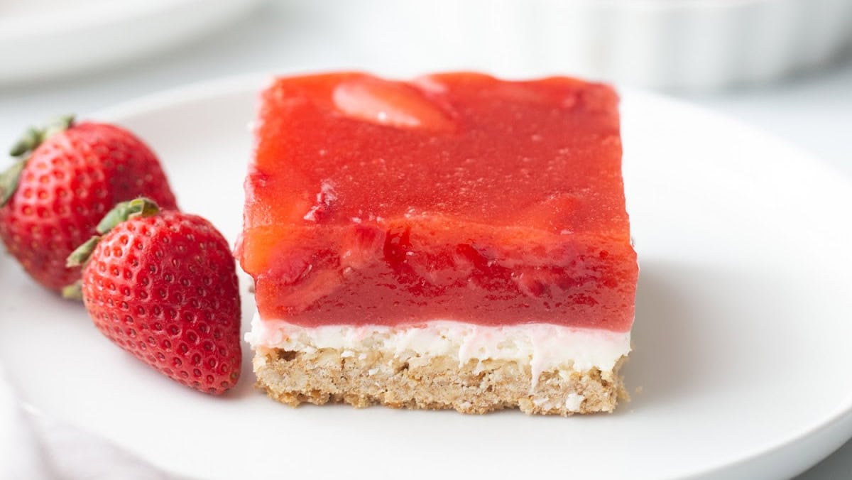 Old Fashioned Strawberry Pretzel Salad