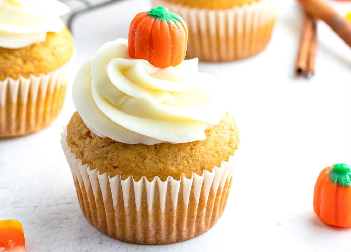 pumpkin cupcake with cream cheese frosting